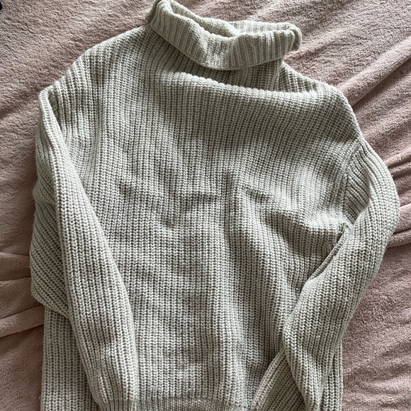 Aritzia Montpellier Turtleneck Sweater - Picture 2 of 2